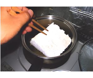 ７、発泡スチロールを廃油で溶かして固形燃料を作りました