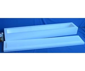 四角形の細長い箱　くり抜き加工