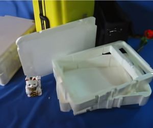 スーツケースに入った精密機器(映写機)の固定用梱包材5