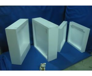 スピーカー用特設台の発送用梱包材