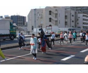 発泡スチロール製「十字架」で東京マラソンに出ました2
