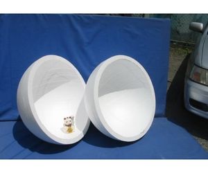 中身をくり抜いた発泡スチロール製球