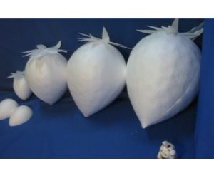 様々な大きさのいちご　溝あり２