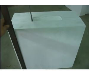 四角い液体窒素用容器を細長くくり抜いたもの