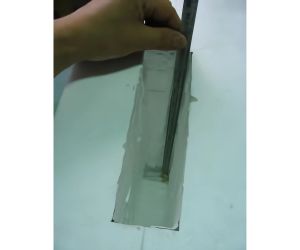 四角い液体窒素用容器を細長くくり抜いたもの2