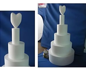 トップにハートを乗せたケーキ台2