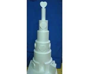 トップにハートを乗せたケーキ台3