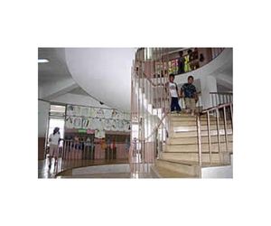 校舎が27mのケーキに4