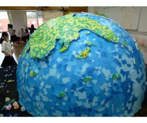 きれいなモザイク地球儀ができました