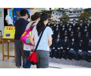 栃木県 同高等学校様 クラス集合写真の爪楊枝アート から2