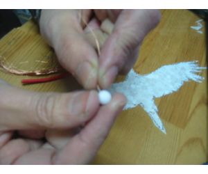 赤ちゃんのダミーを運ぶコウノトリの作り方4