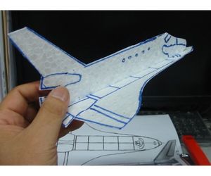 スペースシャトルの紙飛行機