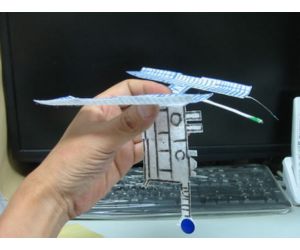 宇宙探査船はやぶさ2号の紙飛行機