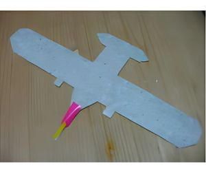 発泡スチロールペーパーの紙飛行機の飛ばし方 ヒント