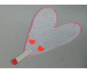 ハート型紙飛行機