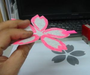 桜型の紙飛行機