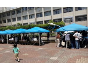 凧揚げ 高校のイベント会場で実演