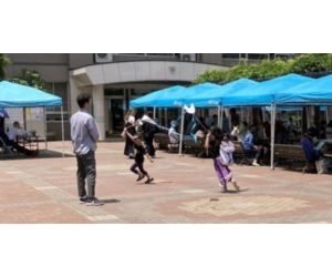 凧揚げ 高校のイベント会場で実演2